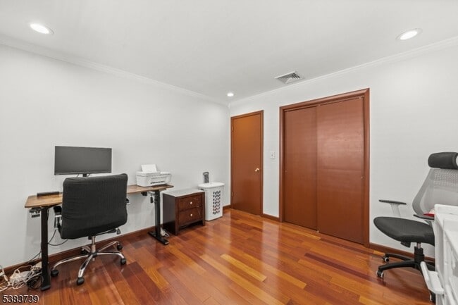 Building Photo - 376 Mt Vernon St