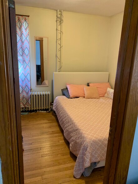 Building Photo - 156 BENSON ST