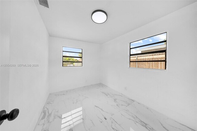 Building Photo - 2468 NW 21st St