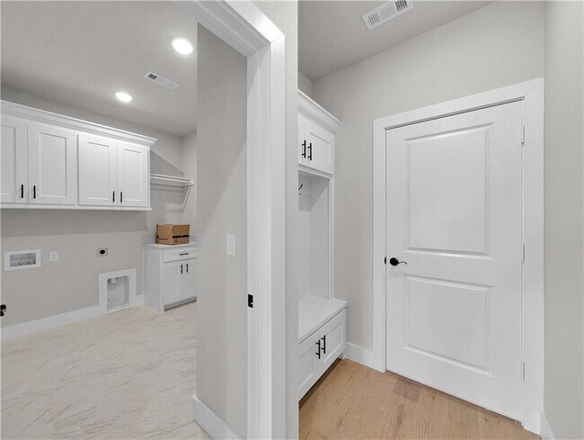 Building Photo - 4843 Farmhouse St