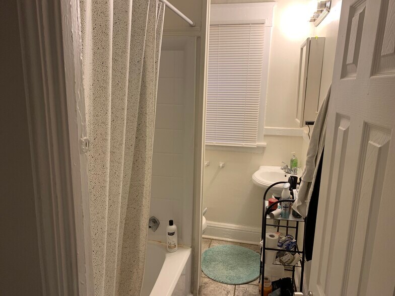 Building Photo - 741 Myrtle Ave