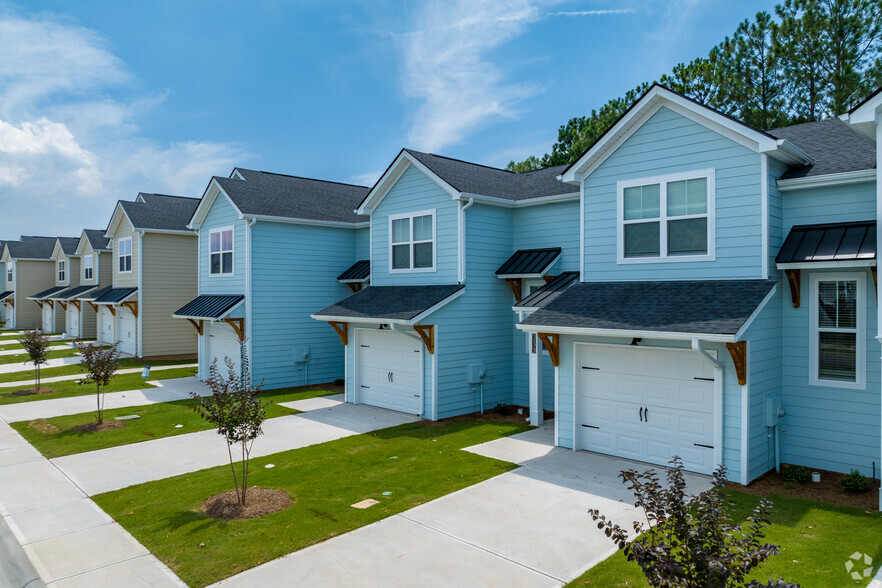 Front of Homes for "The Hammond" & "The Greeneway" floorplans - Covey Homes Sweetwater