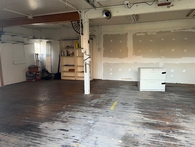 Building Photo - 112 Chicago Rd