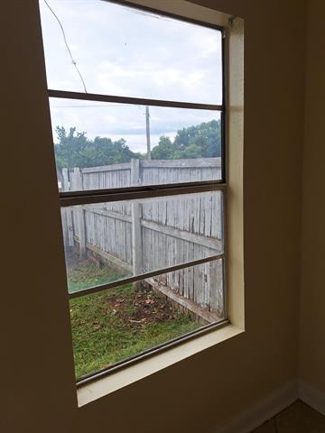 Building Photo - 376 Valley Park Dr