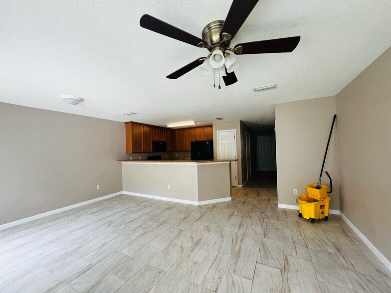 Building Photo - 5908 Brice Ct