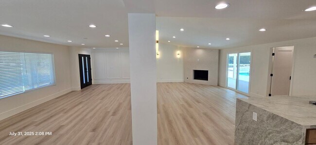 Building Photo - 3024 Sonrisa Dr