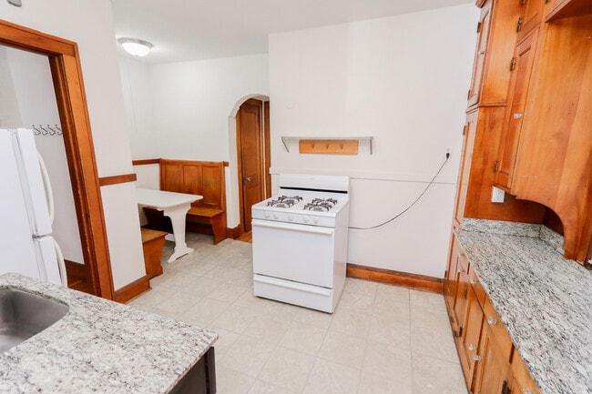 Building Photo - Grand Apartments | 3749