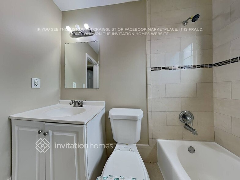 Building Photo - 7041 SW 27th St