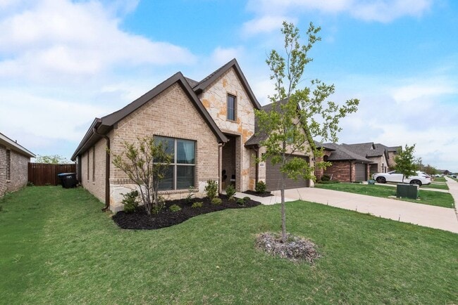 Building Photo - 4920 Sassafras Dr