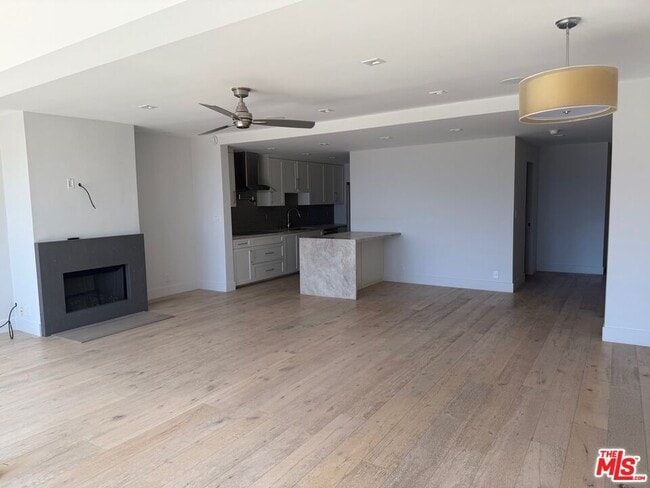 Building Photo - 23916 De Ville Way