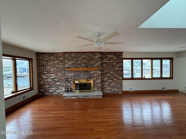 Building Photo - 31 Navarra Dr