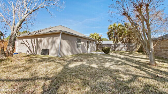 Building Photo - 1712 Vecuna Cir