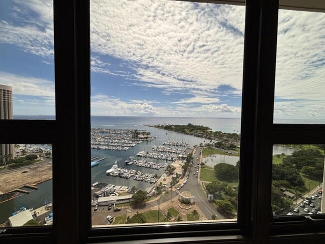 Building Photo - 1600 Ala Moana Blvd