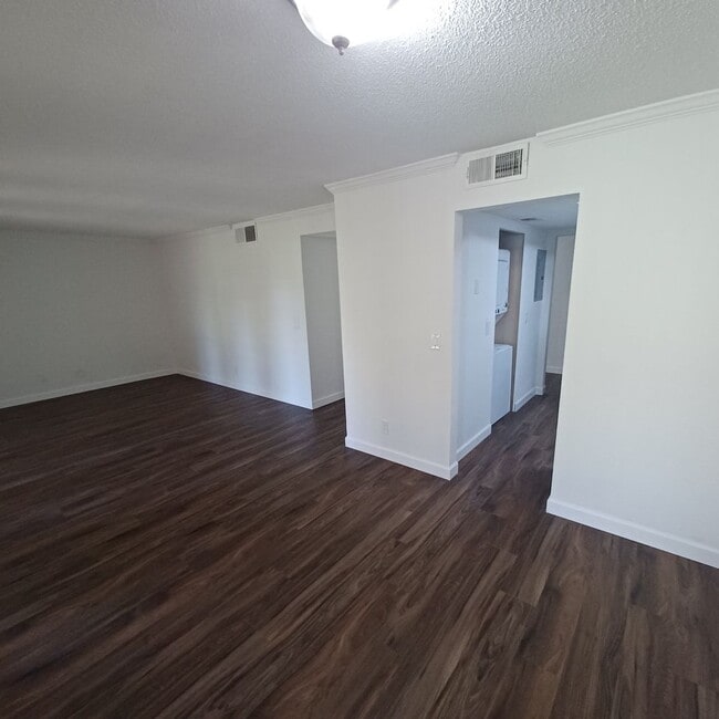 Building Photo - 3918 La Mirada Dr N