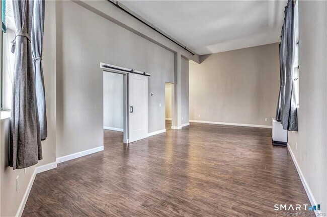 Building Photo - 25 Grand St