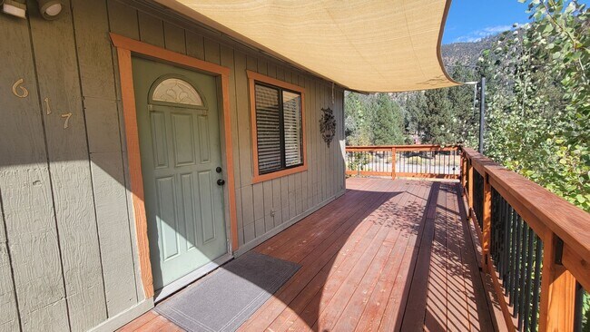 Building Photo - 3 Bedroom Home with Mountain Views Bordering National Forest