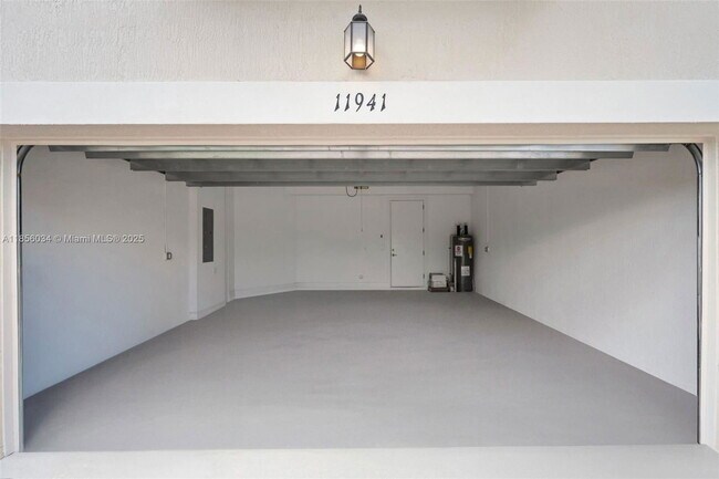 Building Photo - 11941 Park Central