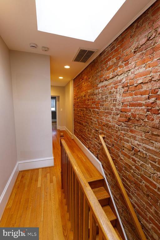 Building Photo - 809 Kentucky Ave SE