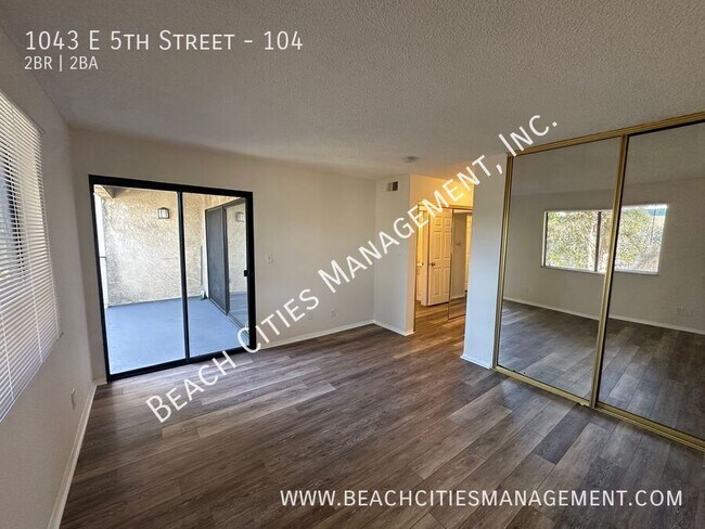 Building Photo - 1043 E 5th St