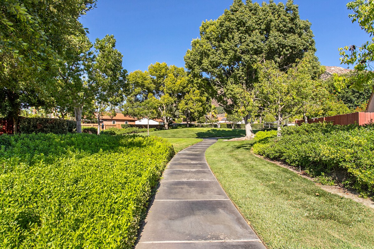 Building Photo - 4952 Lake Shore Ct