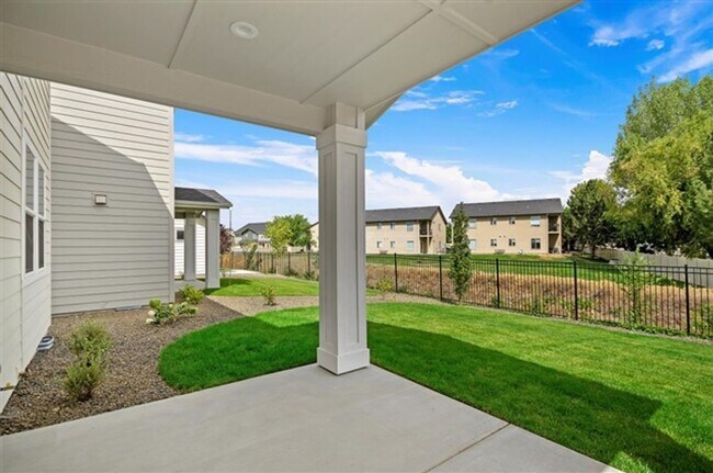 Building Photo - BRAND NEW HOME!!  4 Bedrooms, 3 Baths, Large Open Floor Plan!  Perfect Location, Must See!