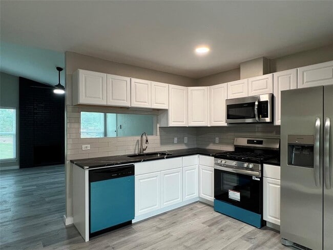 Building Photo - 10510 Little Pebble Dr