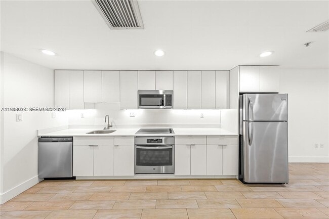 Building Photo - 1966 Biarritz Dr