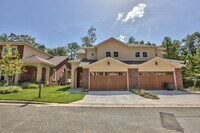 Building Photo - Unbelievable 3 Bedroom 3 Bathroom Upscale Town Home