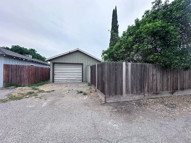 Building Photo - Charming Home for rent coming soon!