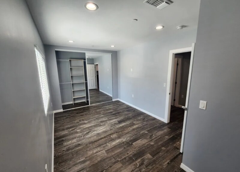 Building Photo - 15524 Tupper St