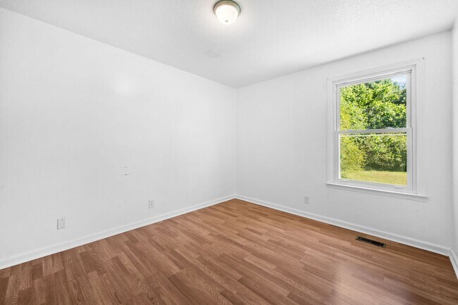 Building Photo - Spacious Yard + Fresh Interior Updates!