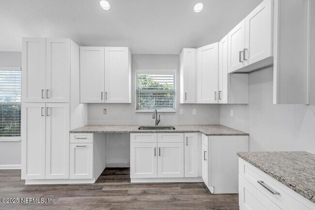 Building Photo - 104 Clam Bake Ct