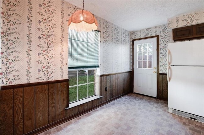 Building Photo - 2 Brandon Hall Dr