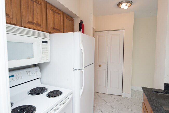 Building Photo - 4180 N Marine Dr