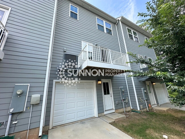 Building Photo - 3 Bedroom Townhome in Mountain Island
