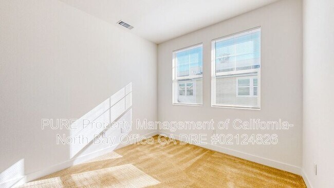 Building Photo - 221 Gambrel Cir