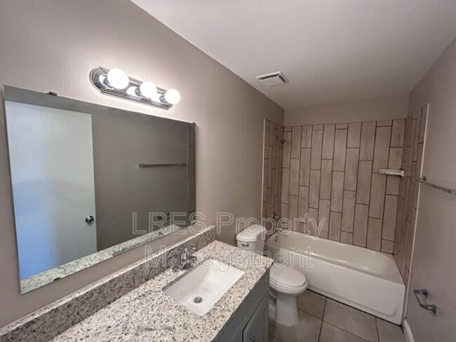 Building Photo - 605 Northlake Blvd