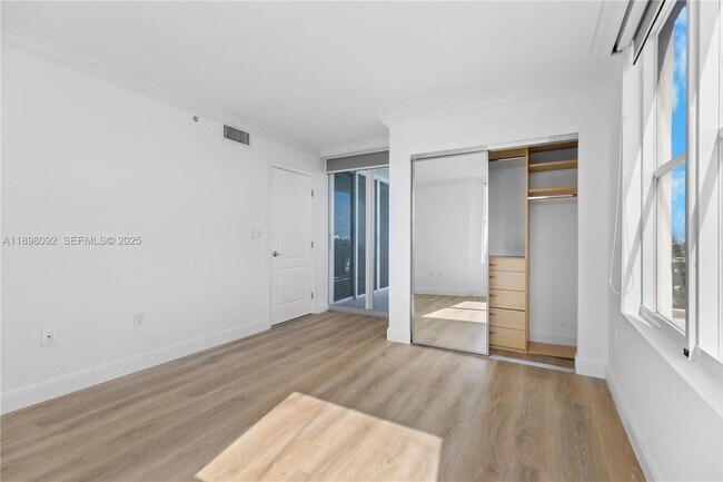 Building Photo - 1800 Sunset Harbour Dr