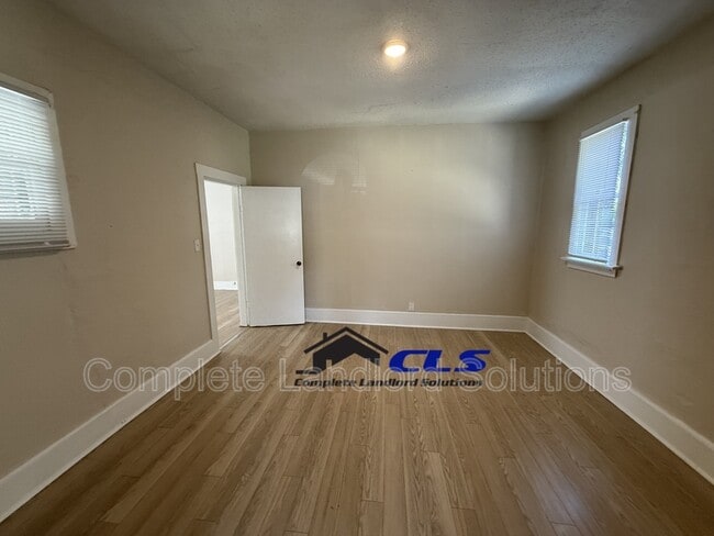 Building Photo - 2132 Blaine Ave