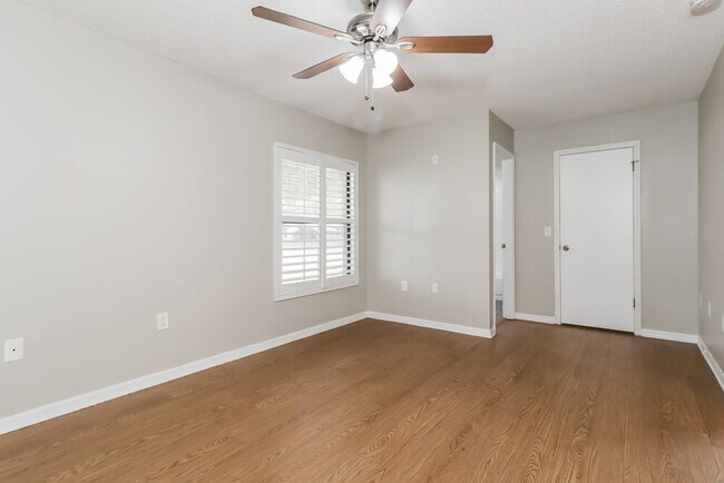 Building Photo - 8533 Gum Tree Ave