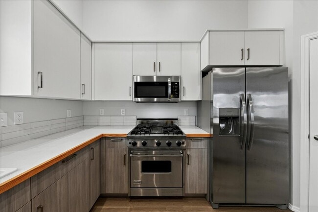 Building Photo - 878 W Jasper St