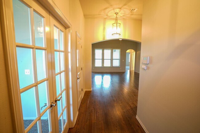 Building Photo - 3 Bed | 2 Bath in New Tulsa!