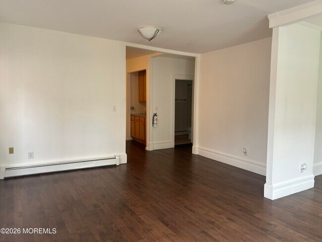 Building Photo - 513 Bangs Ave