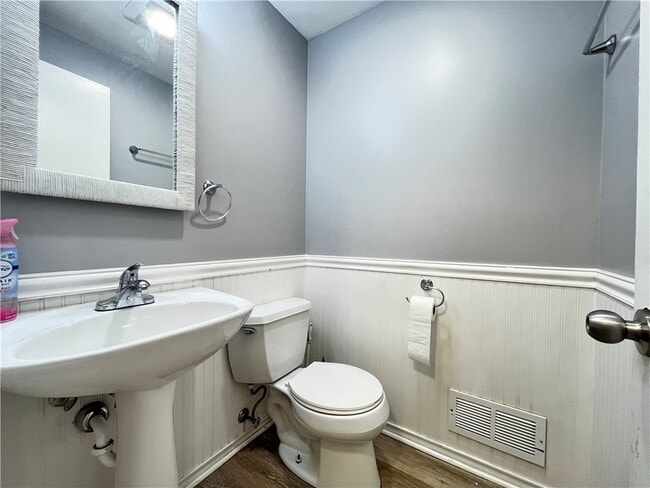 Building Photo - 6 Bucklebury Hill