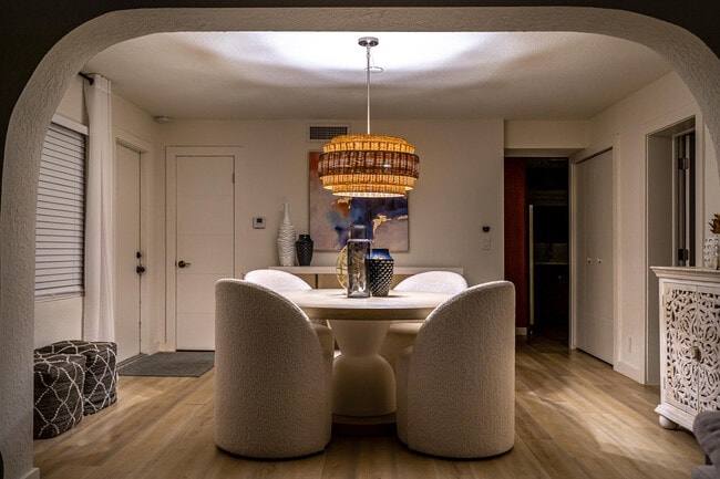 Building Photo - 2330 N Ocean Blvd