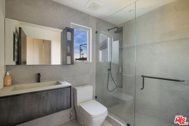 Building Photo - 9270 Kinglet Dr