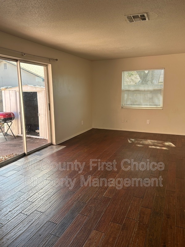 Building Photo - 3071 Park Ln