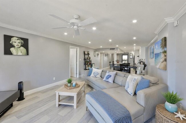 Building Photo - 7037 Sunset Dr S
