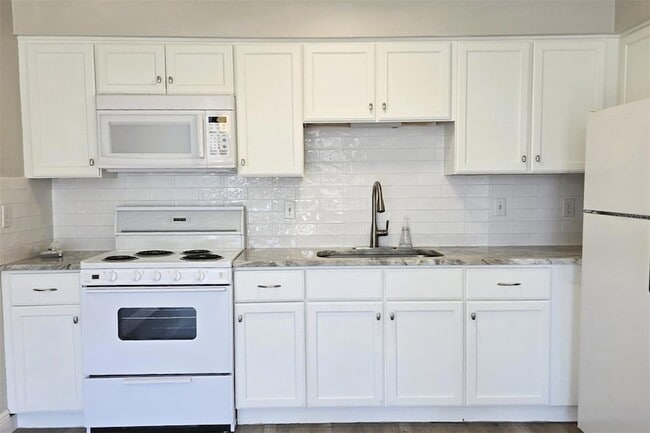 Building Photo - 4356 Tahitian Gardens Cir