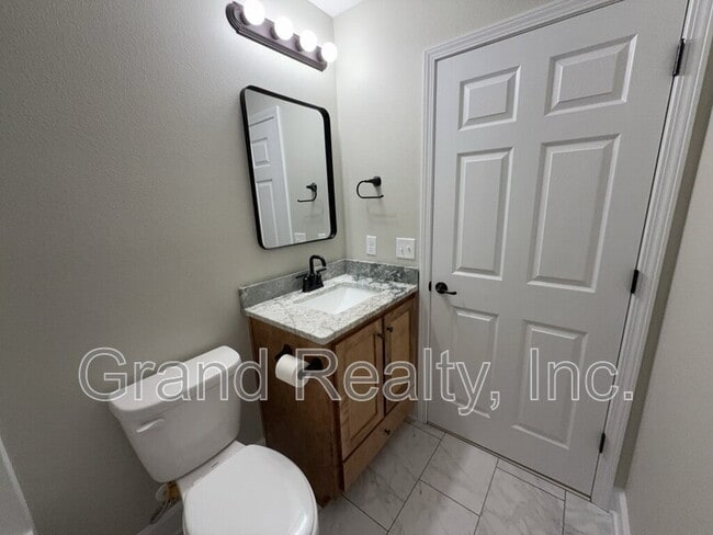 Building Photo - 7230 Par Ln